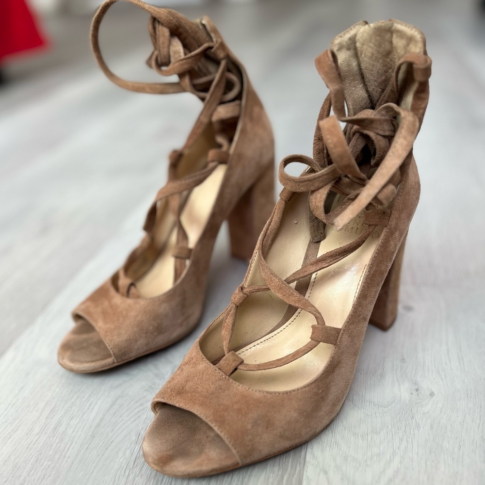 VINCE CAMUTO LEATHER PEEP TOE PUMP VC TANNEN LACE UP BLOCK HEEL 8.5